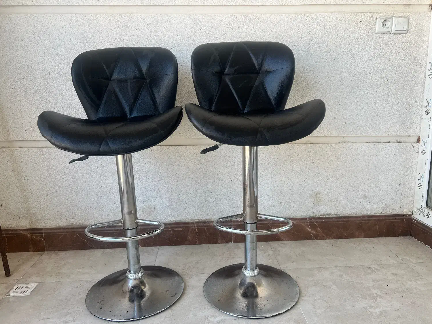 صندلی اپن آشپزخانه چرمی پایه بلند با قابلیت تنظیم|میز و صندلی غذاخوری|بابلسر, |دیوار