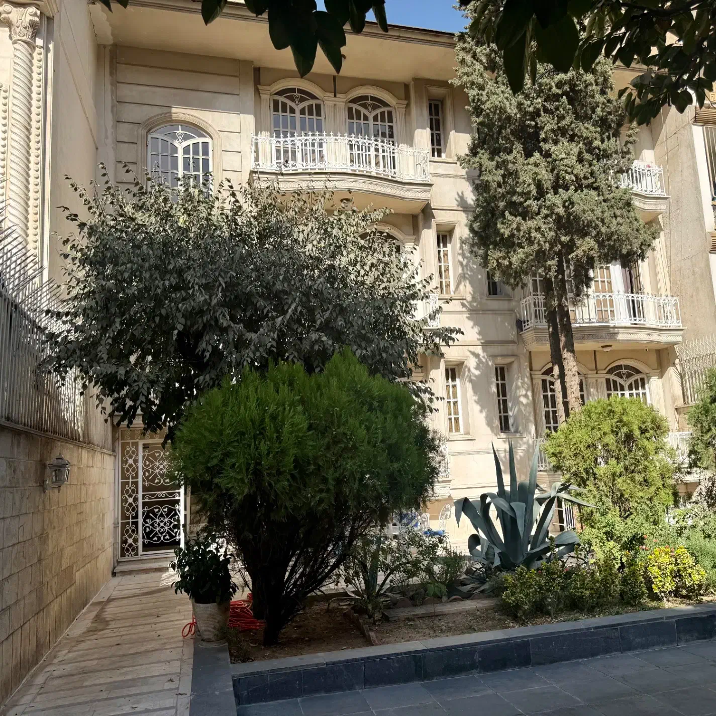 پرستاری از خانم ۲۲ ساله (سالم) ، کمک در امور منزل|استخدام درمانی، زیبایی، بهداشتی|تهران, دروس|دیوار