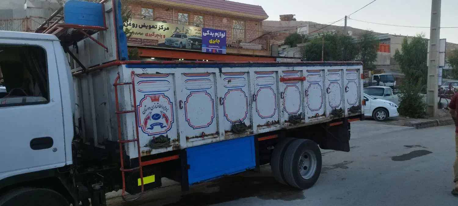 اطاق ایسوزو|خودرو سنگین|آبدانان, |دیوار