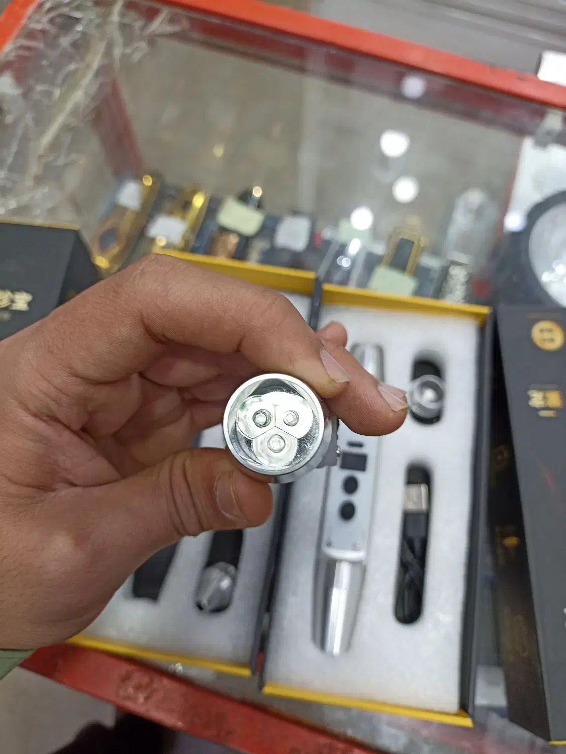 چراغ UV یو وی|کوهنوردی و کمپینگ|برازجان, |دیوار