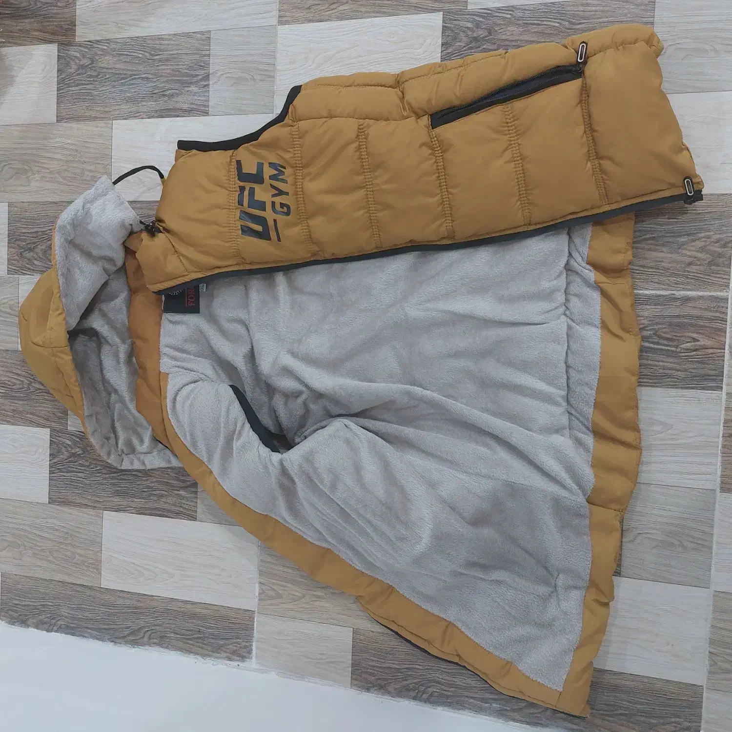 لباس|لباس|کبودرآهنگ, |دیوار