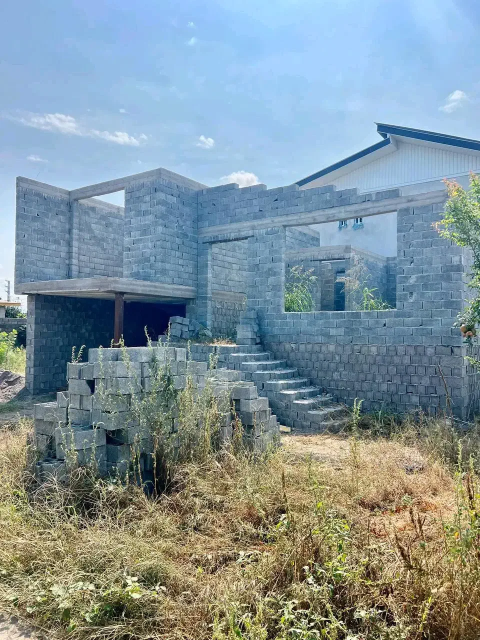 بنا ۱۰۰ متری نیمه کاره نیم پیلوت|فروش خانه و ویلا|چاف و چمخاله, |دیوار