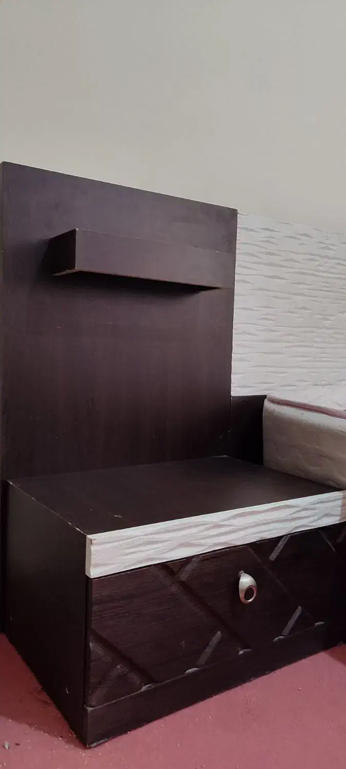 سرویس خواب دو نفره|تخت و سرویس خواب|صدرا-فارس, فاز ۱|دیوار