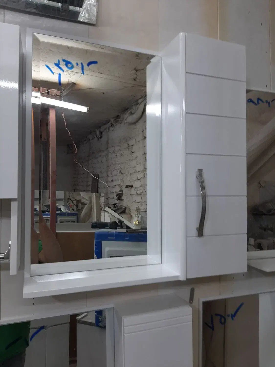 آیینه باکس روشویی و آیینه سرویس بهداشتی و حمام|لوازم سرویس بهداشتی|قم, قلعه کامکار|دیوار