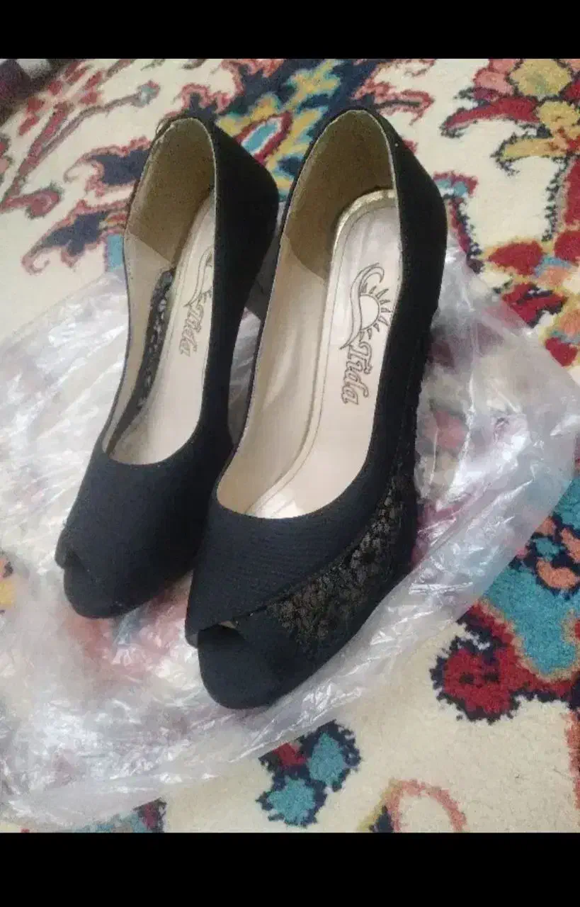 کفش بیرونی|کیف، کفش، کمربند|سراب, |دیوار