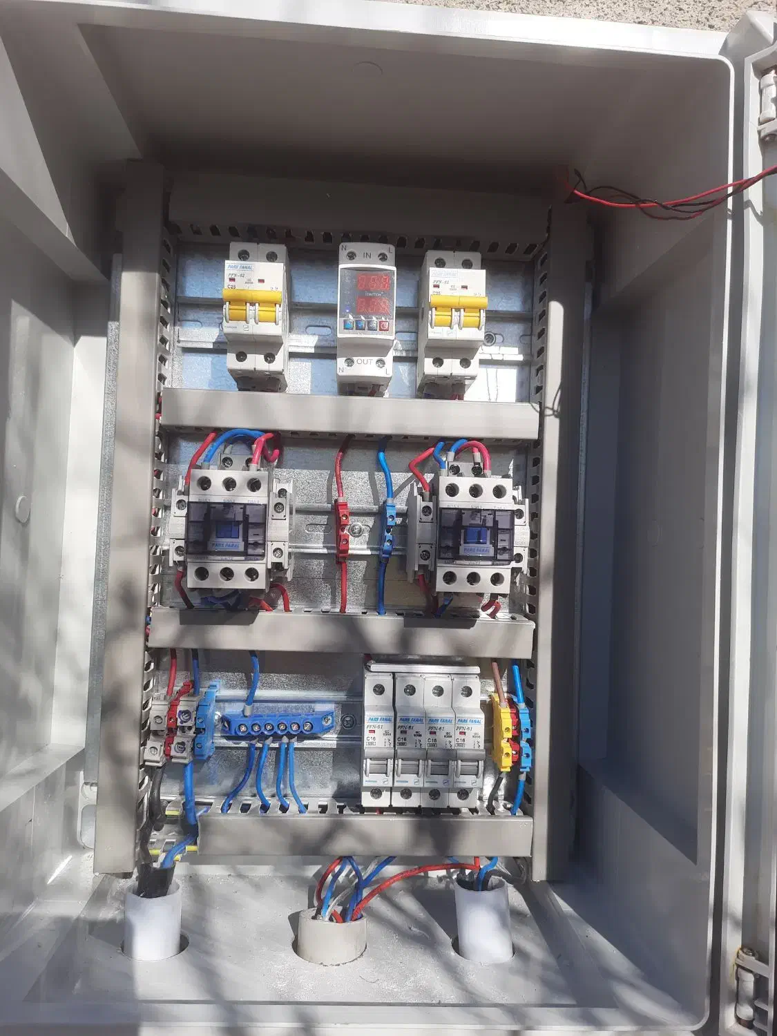 برقکارساختمان.برقکار.سیم کشی.لاین نوری.دوربین|خدمات پیشه و مهارت|شیراز, فرهنگ شهر|دیوار