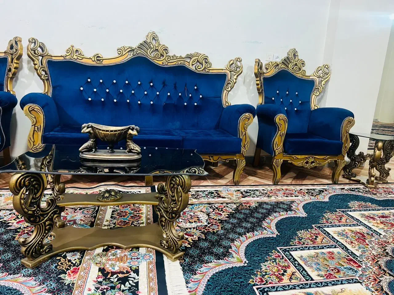 فروش مبل 9نفره  و 3عددجلو مبلی و و 3عدد فرش در حد|مبلمان خانگی و میز عسلی|چابهار, |دیوار