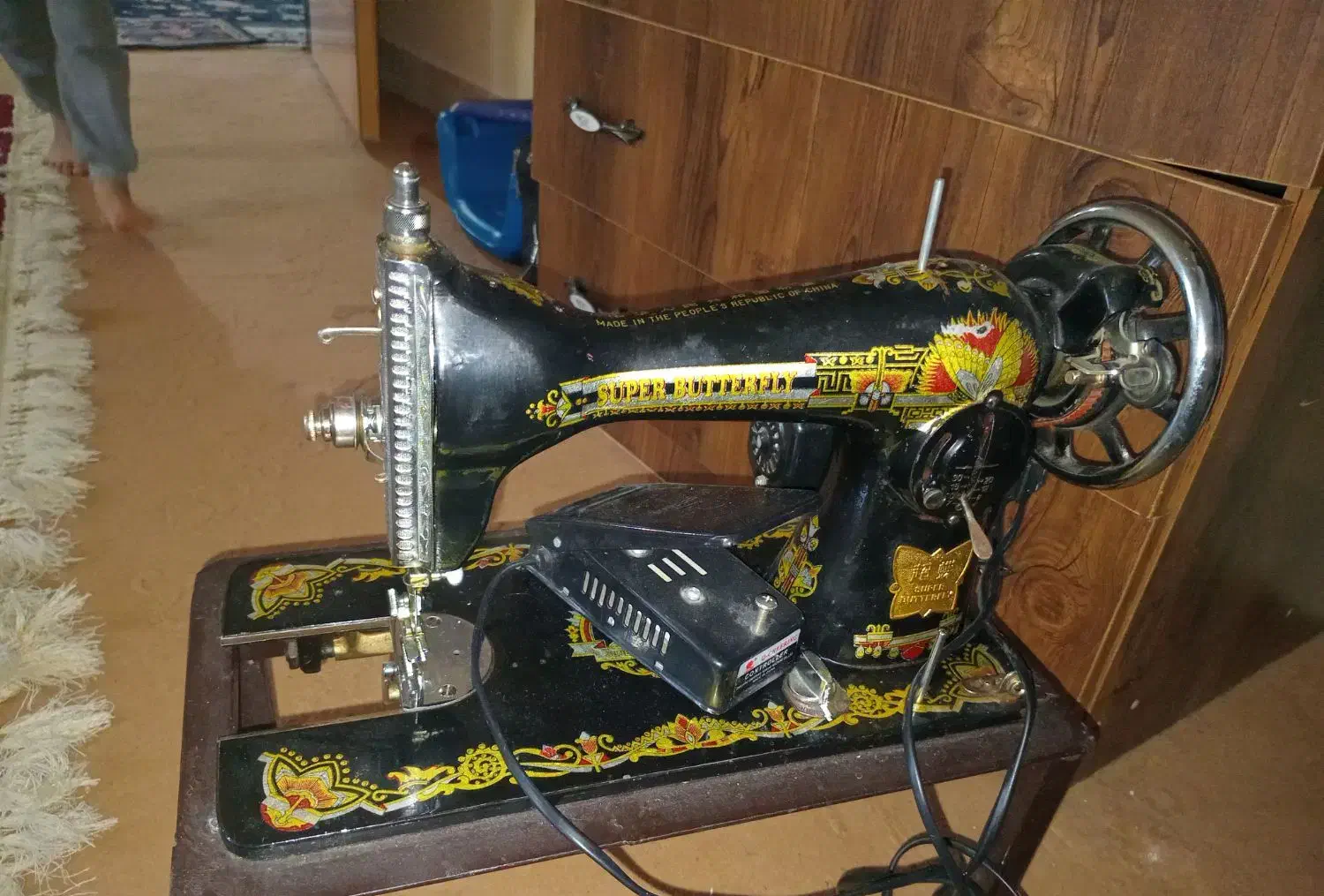 چرخ خیاطی|چرخ خیاطی و ریسندگی|الیگودرز, |دیوار