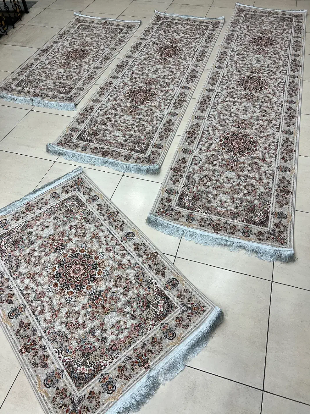 فرش کناره حاضری موجود در هر سایزی (ریز بافت تبریز)|فرش|تبریز, |دیوار