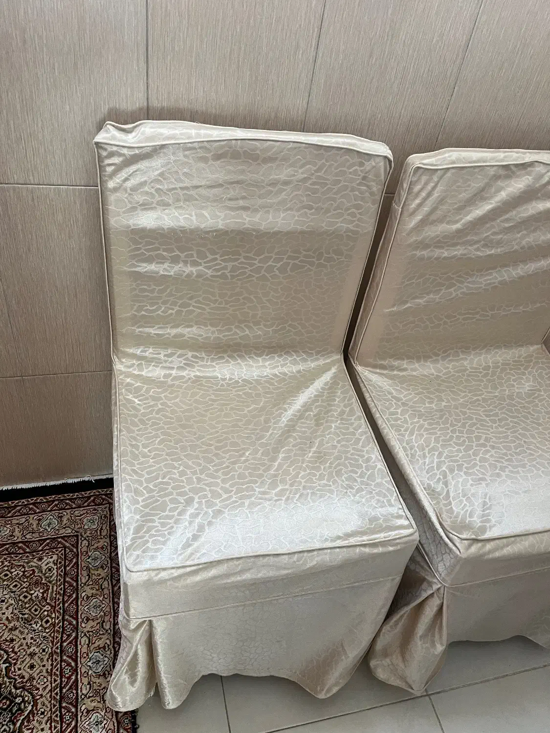 صندلی سفیدرنگ جنس چوب باروکش|صندلی و نیمکت|تبریز, |دیوار