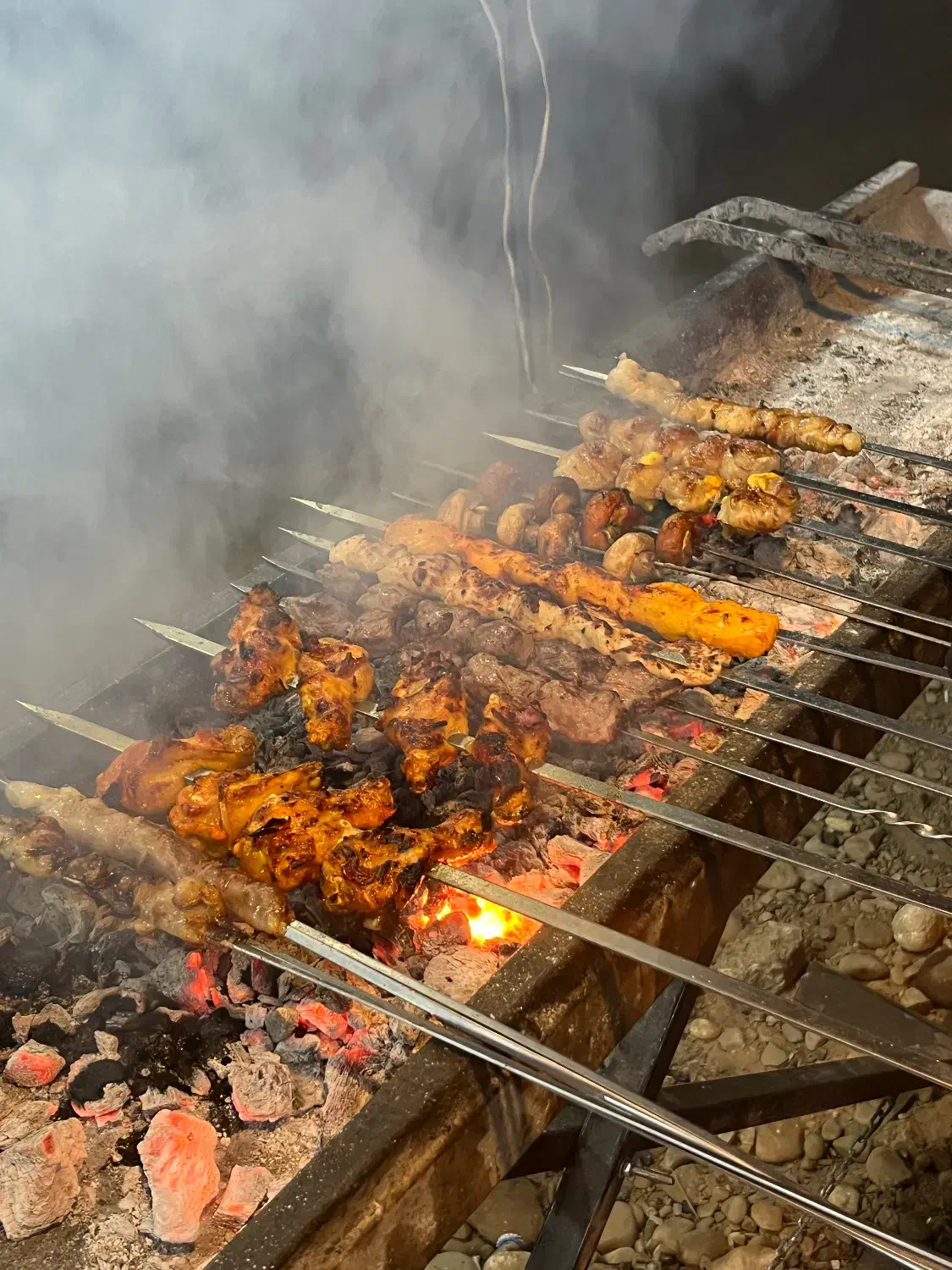 نیازمند نیروی ساده نیروی منقل دار کار در جگرکی|استخدام خدمات فروشگاه و رستوران|شیراز, فرهنگ شهر|دیوار