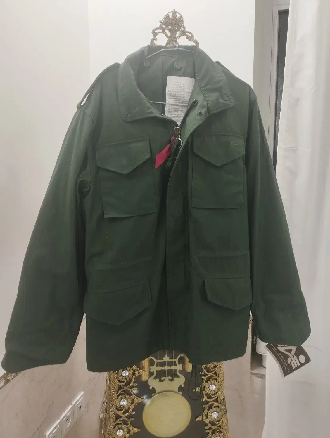 اوین کوت|لباس|خوی, |دیوار