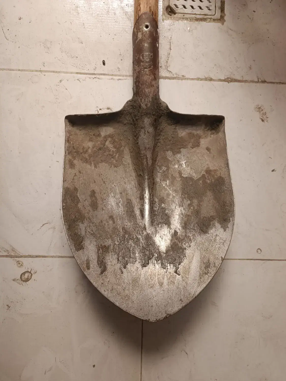 بیل با دسته چوبی|ابزارآلات|مشهد, شهرک امام هادی (شهرک غرب)|دیوار