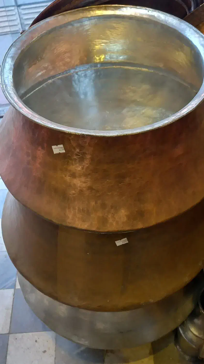 دیگ مسی قدیمی|کلکسیون اشیاء عتیقه|قم, چهل اختران|دیوار