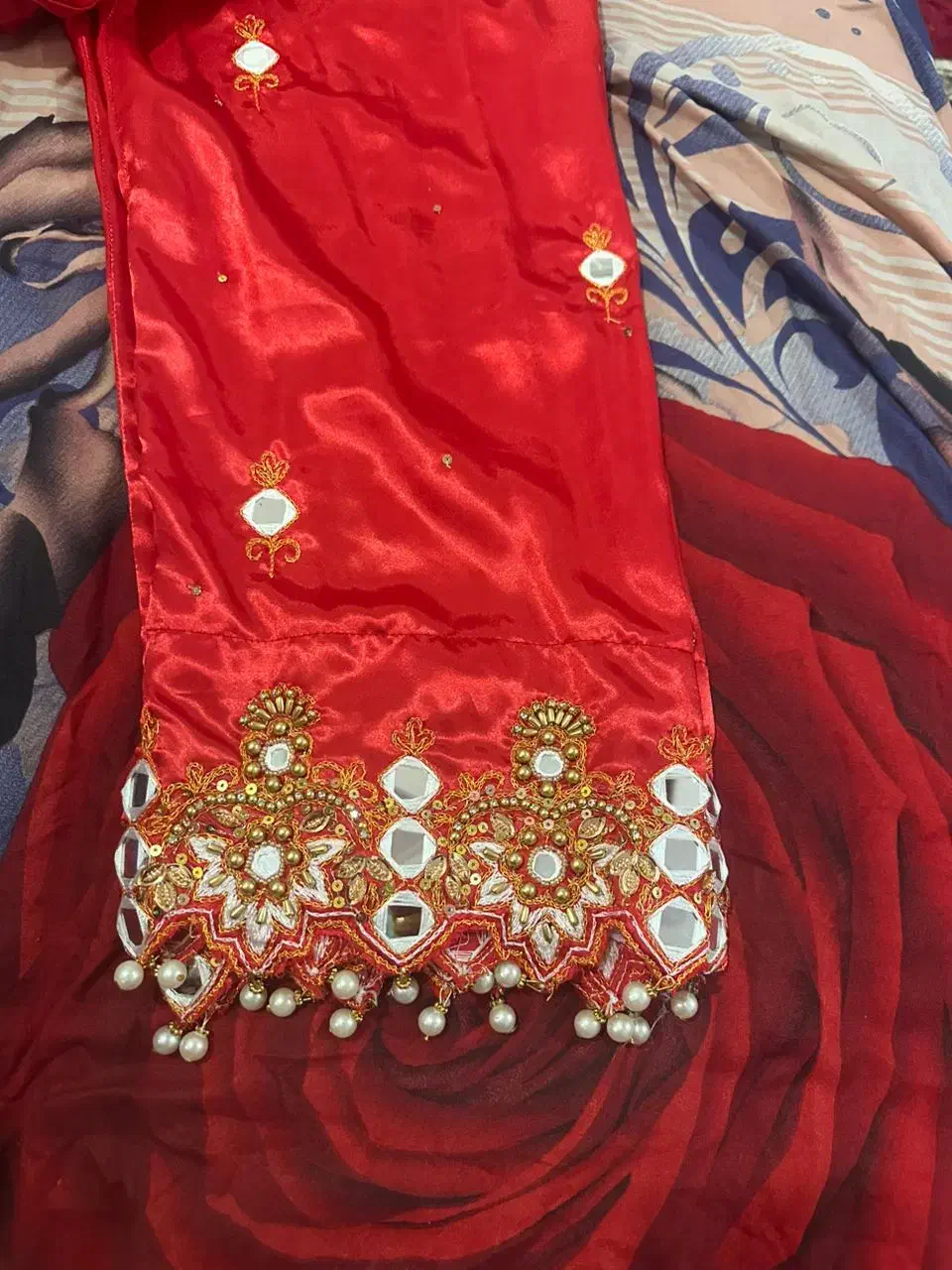 لباس بنارسی|لباس|ایرانشهر, |دیوار