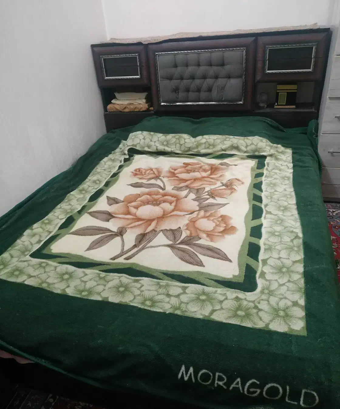 تخت خواب دو نفره همراه با تشک|تخت و سرویس خواب|زاهدان, |دیوار