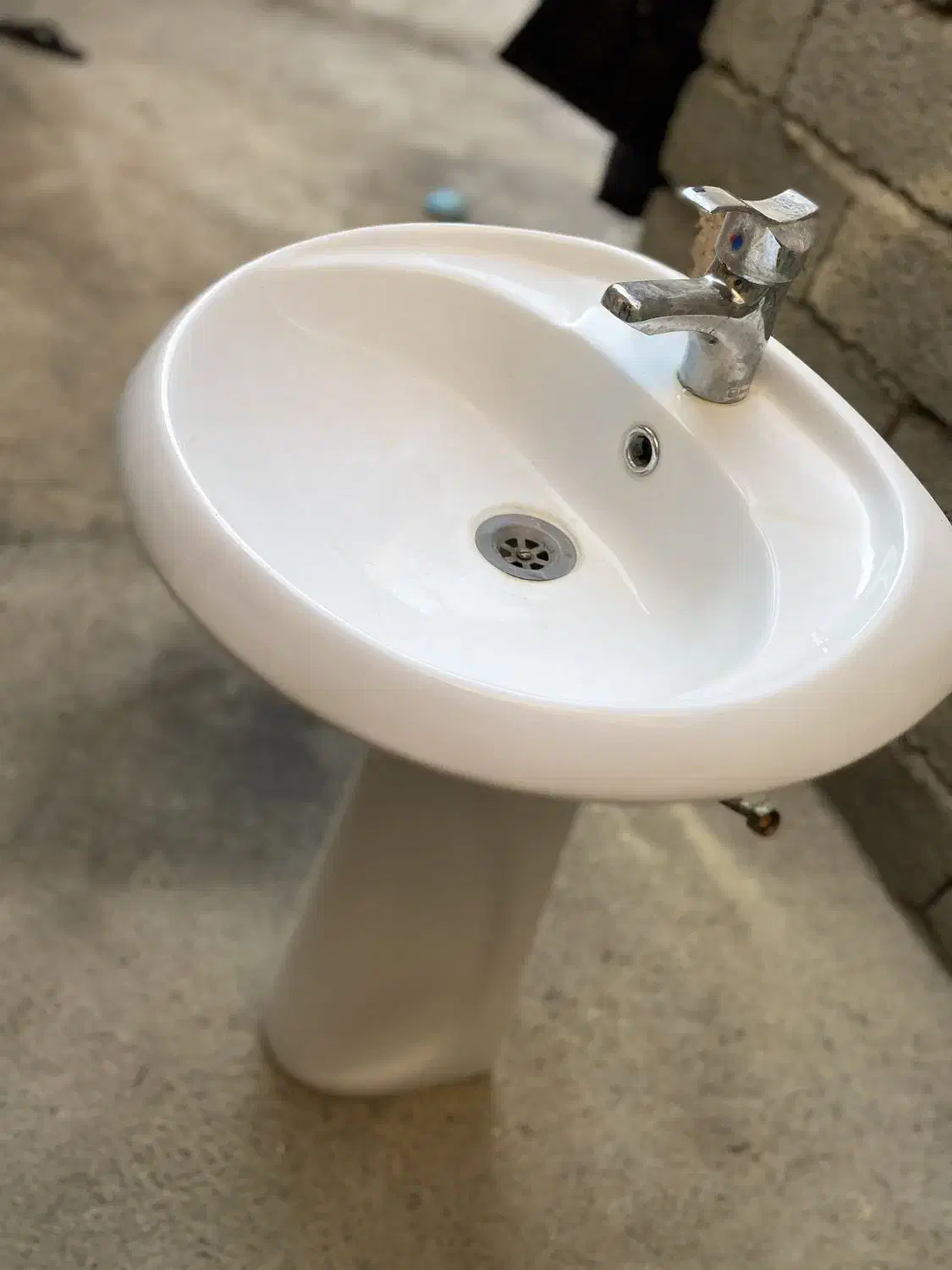 روشویی کامل همراه با شیر اهرمی ولوله فاضلاب کامل|لوازم سرویس بهداشتی|سلماس, |دیوار