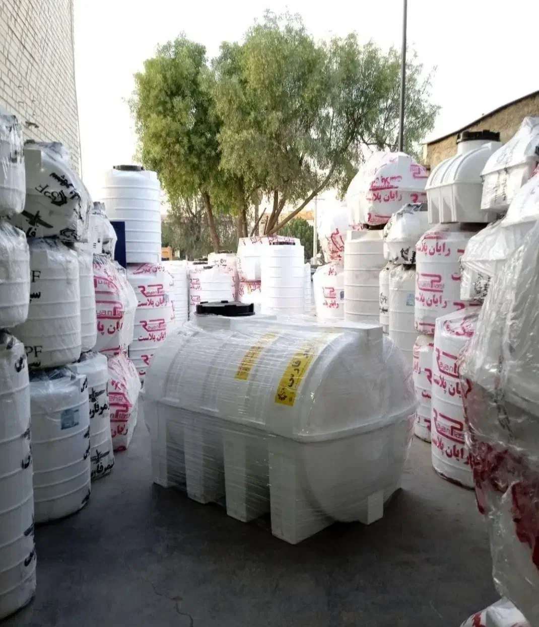 مخزن آب از گنجایش صد لیتر تا ۳۰۰۰/منبع/تانکر سفید|حراج|شیراز, شهرک صنعتی شیراز|دیوار