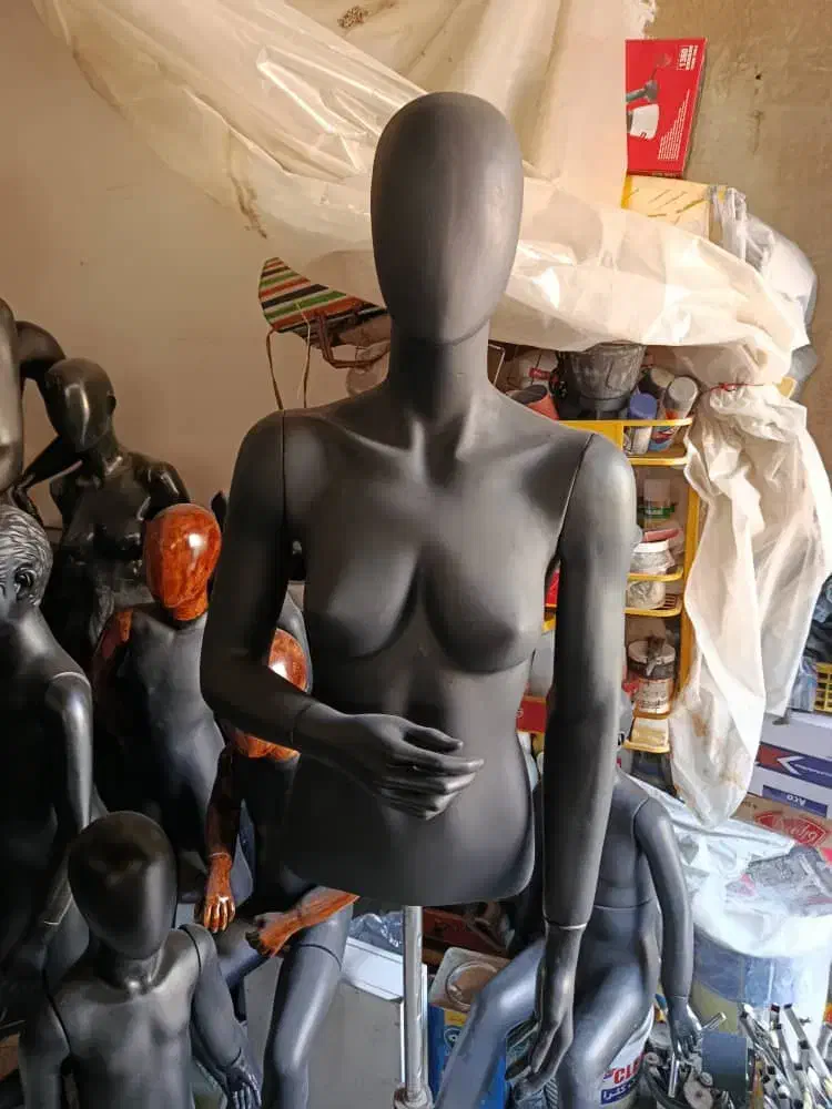 تعدادی مانکن مردانه مایکن زنانه نشسته بچگانه ورزشی|فروشگاه و مغازه|تهران, استخر|دیوار