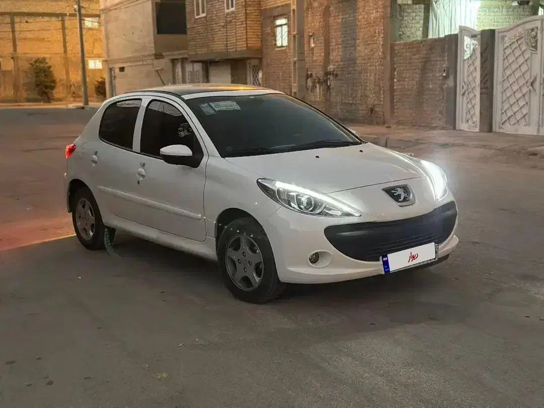 ۲۰۷ اتومات سقف شیشه ای 1404|خودرو سواری و وانت|مرودشت, پشت سایپا‎|دیوار