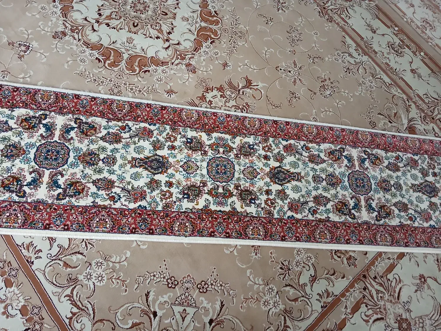 کناره فرش در حد نوعرض50 سانت.طول2متر 70 سانت|فرش|تهران, آذری|دیوار