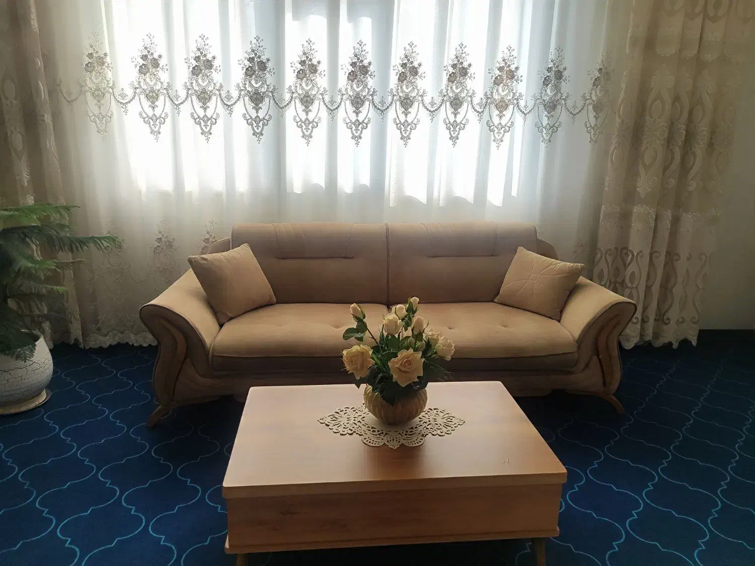 مبل تکی سه نفره همراه با جلو مبلی|مبلمان خانگی و میز عسلی|کرج, دولت‌آباد|دیوار