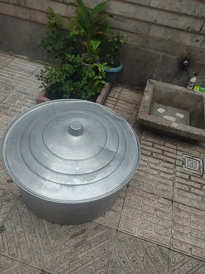 دیگ بزرگ|ظروف پخت‌وپز|خوی, |دیوار