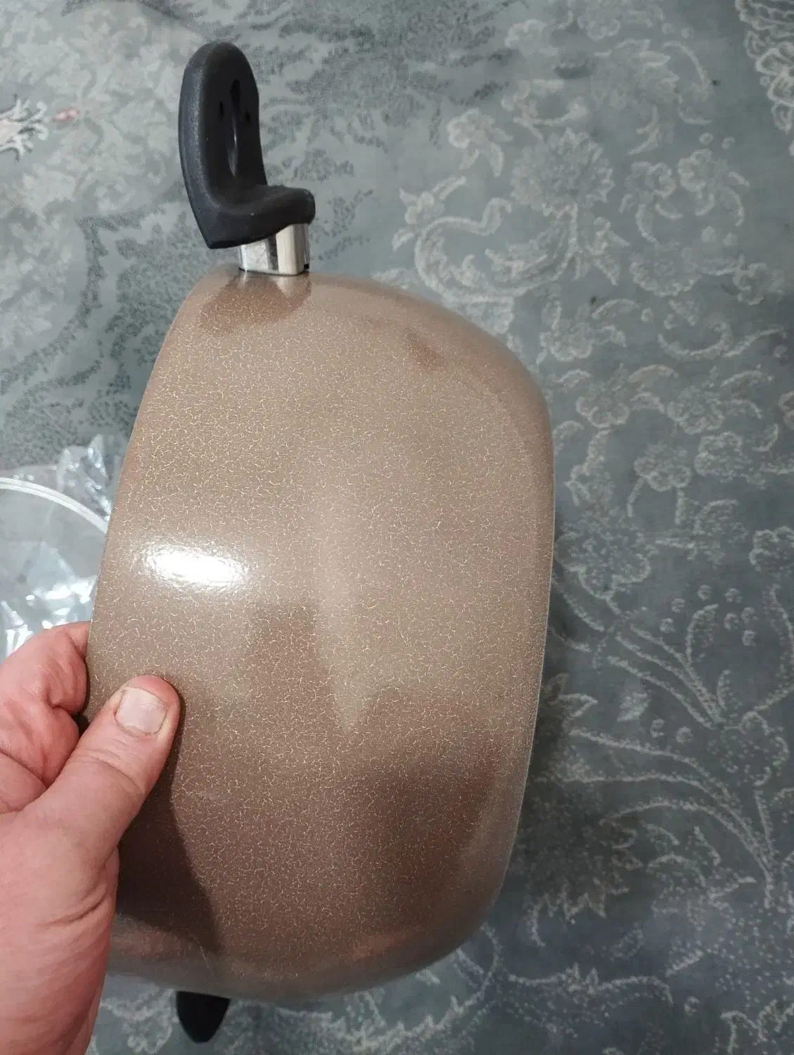 یک عددقابلمه تفلون سنگین|ظروف پخت‌وپز|اهواز, کمپلو شمالی|دیوار