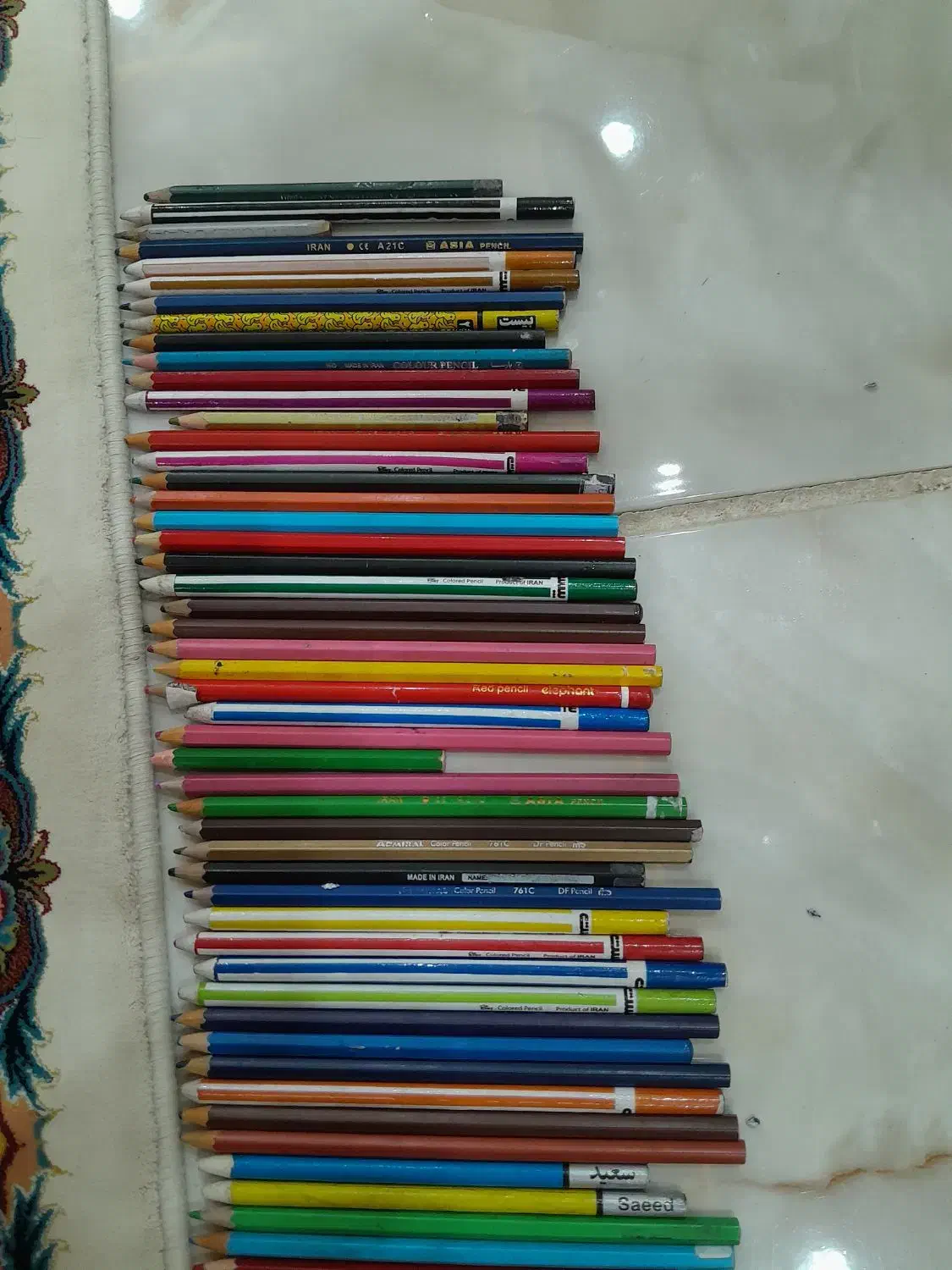 مداد واسه نقاشی تعداد زیاده ارزون دونه هم است|لوازم التحریر|کاشمر, |دیوار