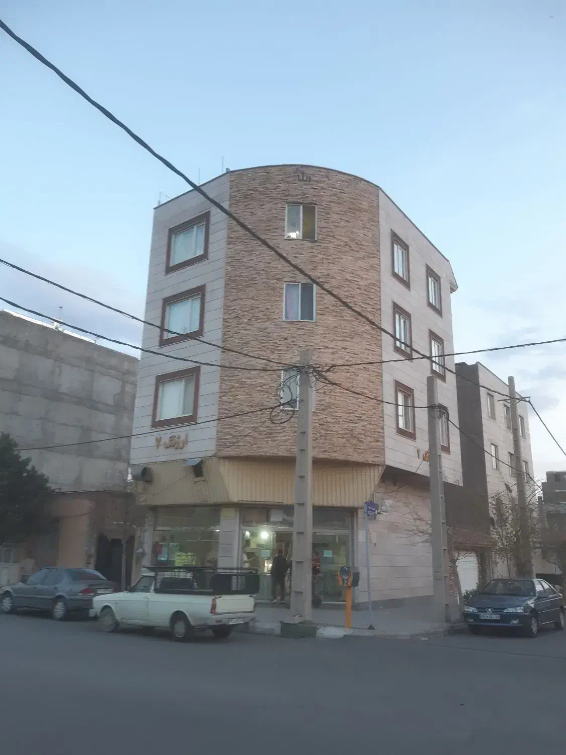 اجرای نمای آجر چسبی و دوغابی وسنگ و کاشی|خدمات پیشه و مهارت|محمدیه-قزوین, |دیوار