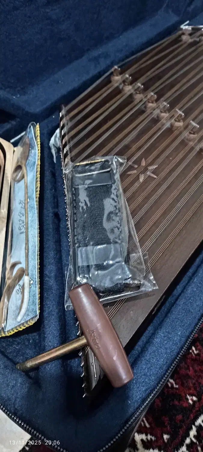 سنتور سه مهر موسوی|سازهای سنتی|گرگان, |دیوار