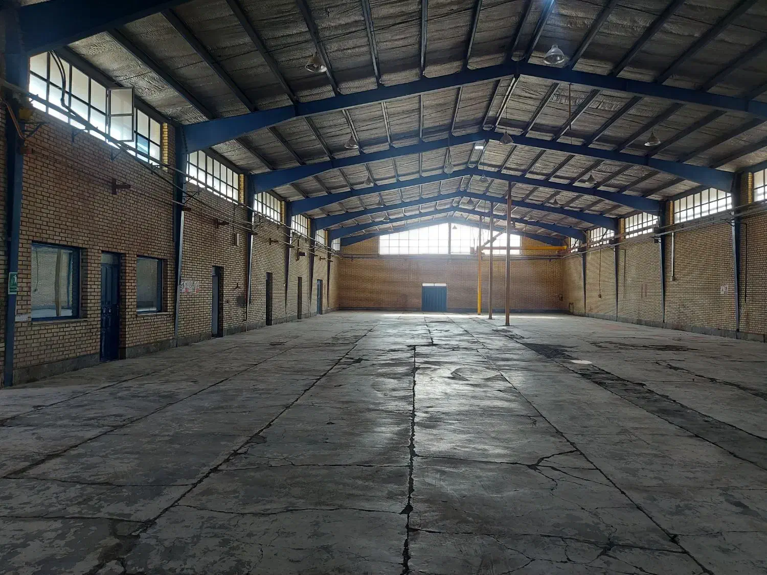 کارخانه۲۵۰۰متربابرق۱مگاوات کد۹۲.املاک.صنعتی.کرمی|اجارهٔ دفتر صنعتی، کشاورزی، تجاری|الوند, |دیوار