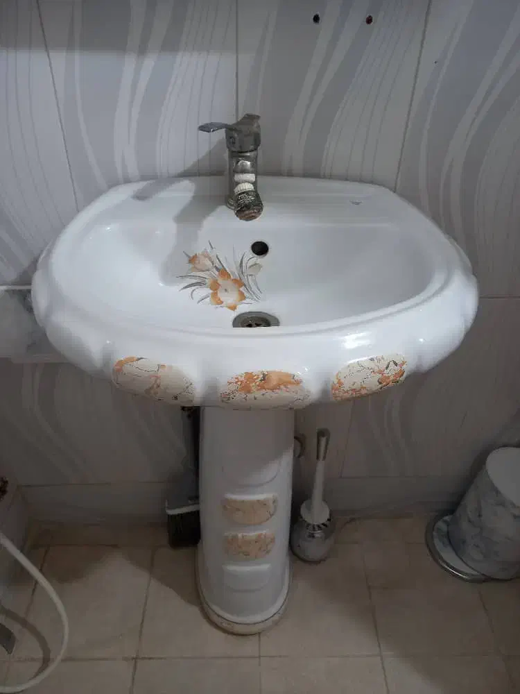 روشویی بهمراه شیرالات|لوازم سرویس بهداشتی|قدس, شهرقدس|دیوار