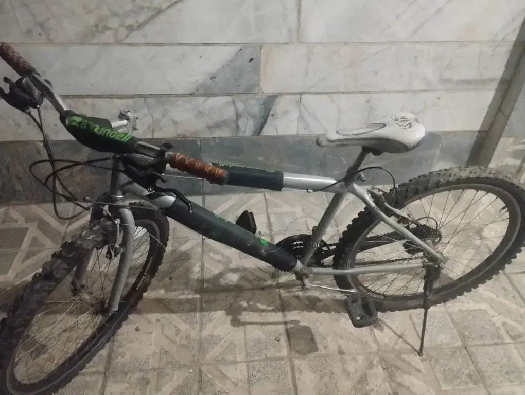 دوچرخه|دوچرخه، اسکیت، اسکوتر|قدس, شهرقدس|دیوار