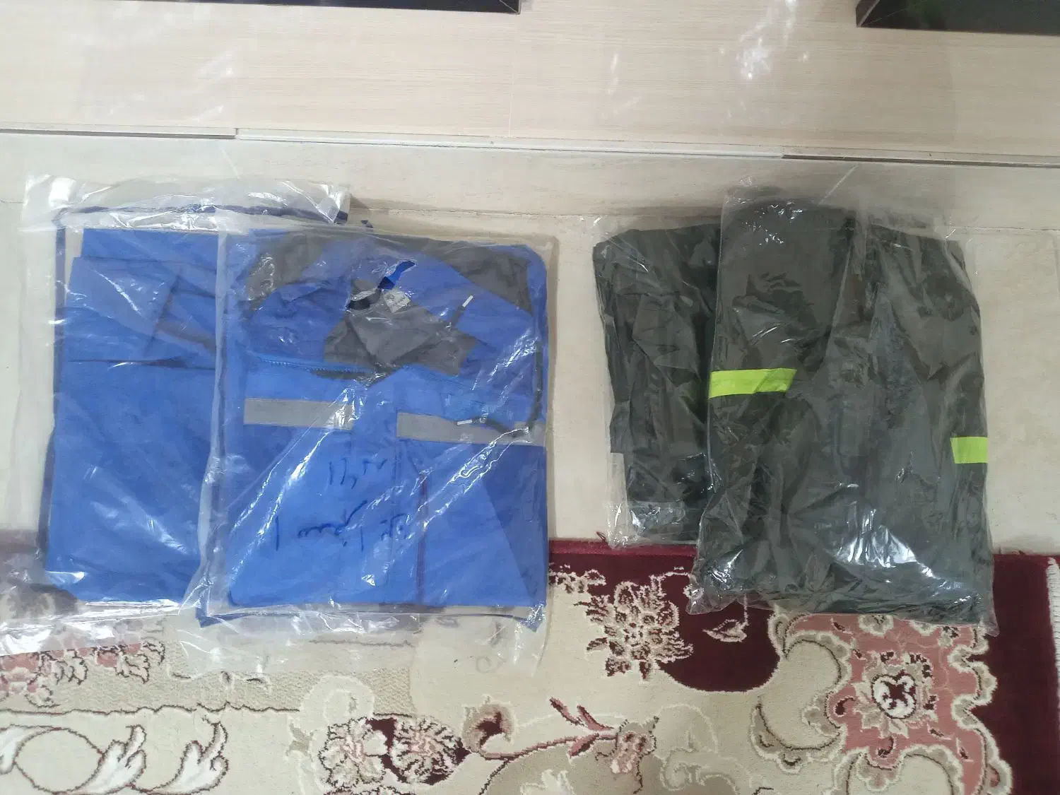 بادگیر و کت شلوار|لباس|اسفراین, |دیوار