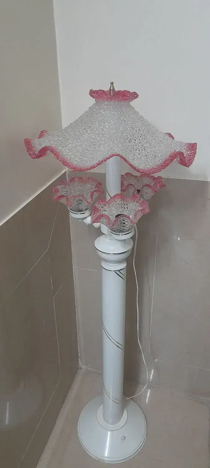 آباژور پایه بلند قدیمی سالم نو نو درجه یک|چراغ خواب و آباژور|اصفهان, خانه اصفهان|دیوار