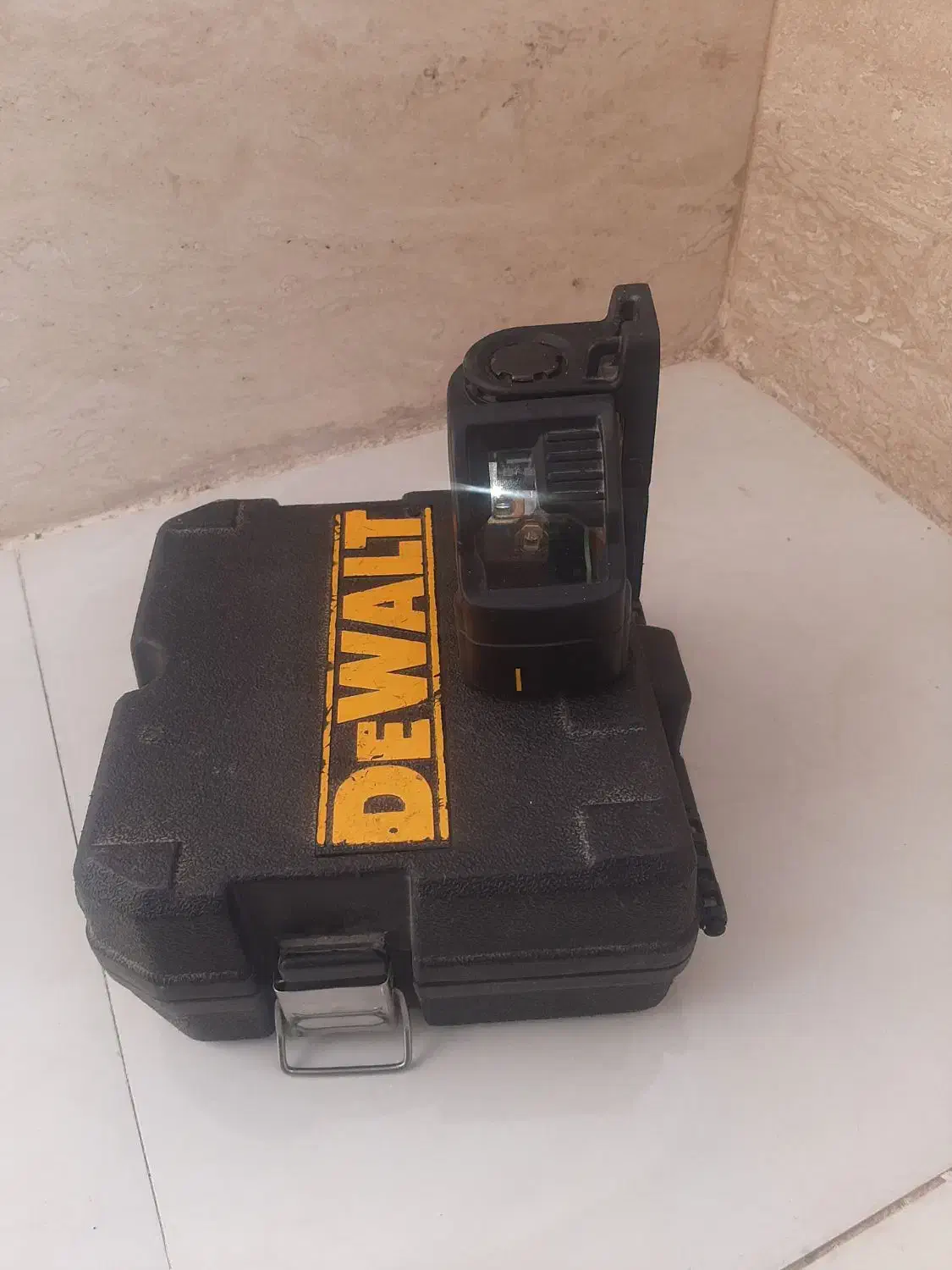 تراز لیزری دیوالت نو تیپ یک 088 نور قرمز اصلی|ابزارآلات|شیراز, شهرک فرهنگیان|دیوار