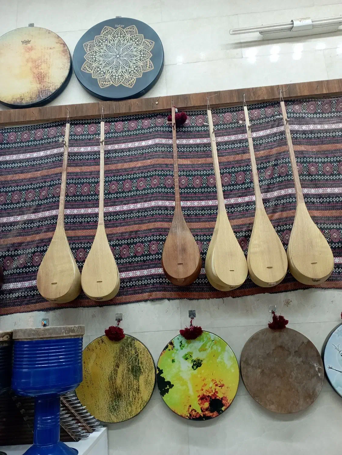 تولیدی دوتار|سازهای سنتی|شیروان (خراسان), |دیوار