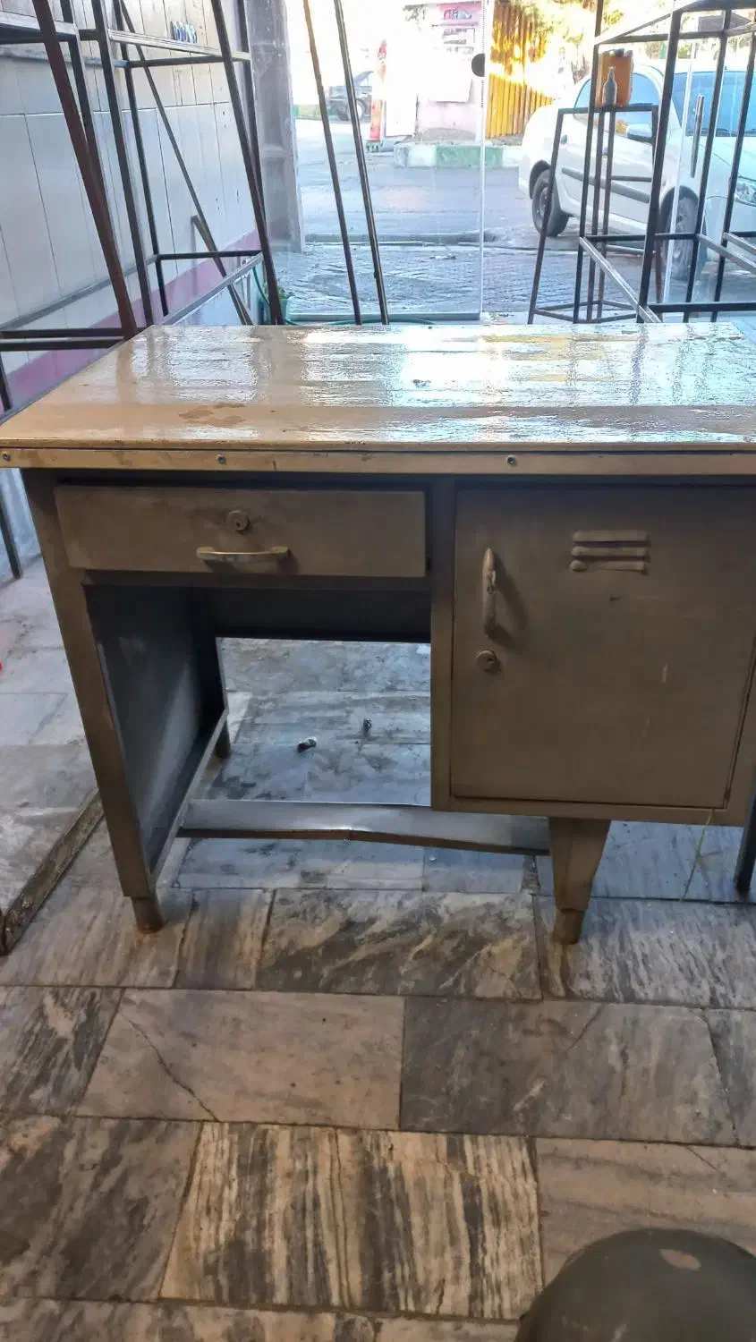 میز اهنی|میز تحریر و کامپیوتر|بروجرد, |دیوار