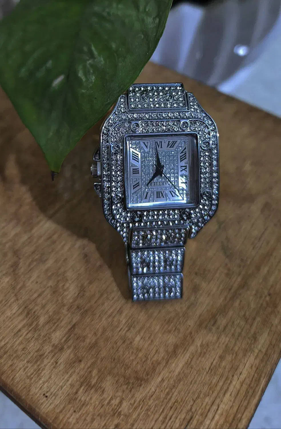 ساعت نگین دار|ساعت|زاهدان, |دیوار