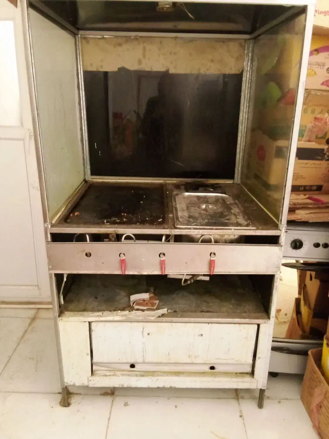 میز و صندلی و سرخ کن|کافی‌شاپ و رستوران|محلات, |دیوار