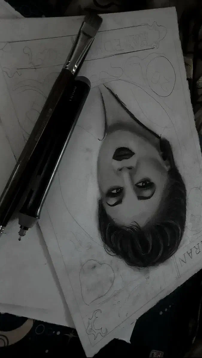 طراحی چهره سیاه قلم/هدیه/کادو|تابلو، نقاشی، عکس|ارومیه, |دیوار