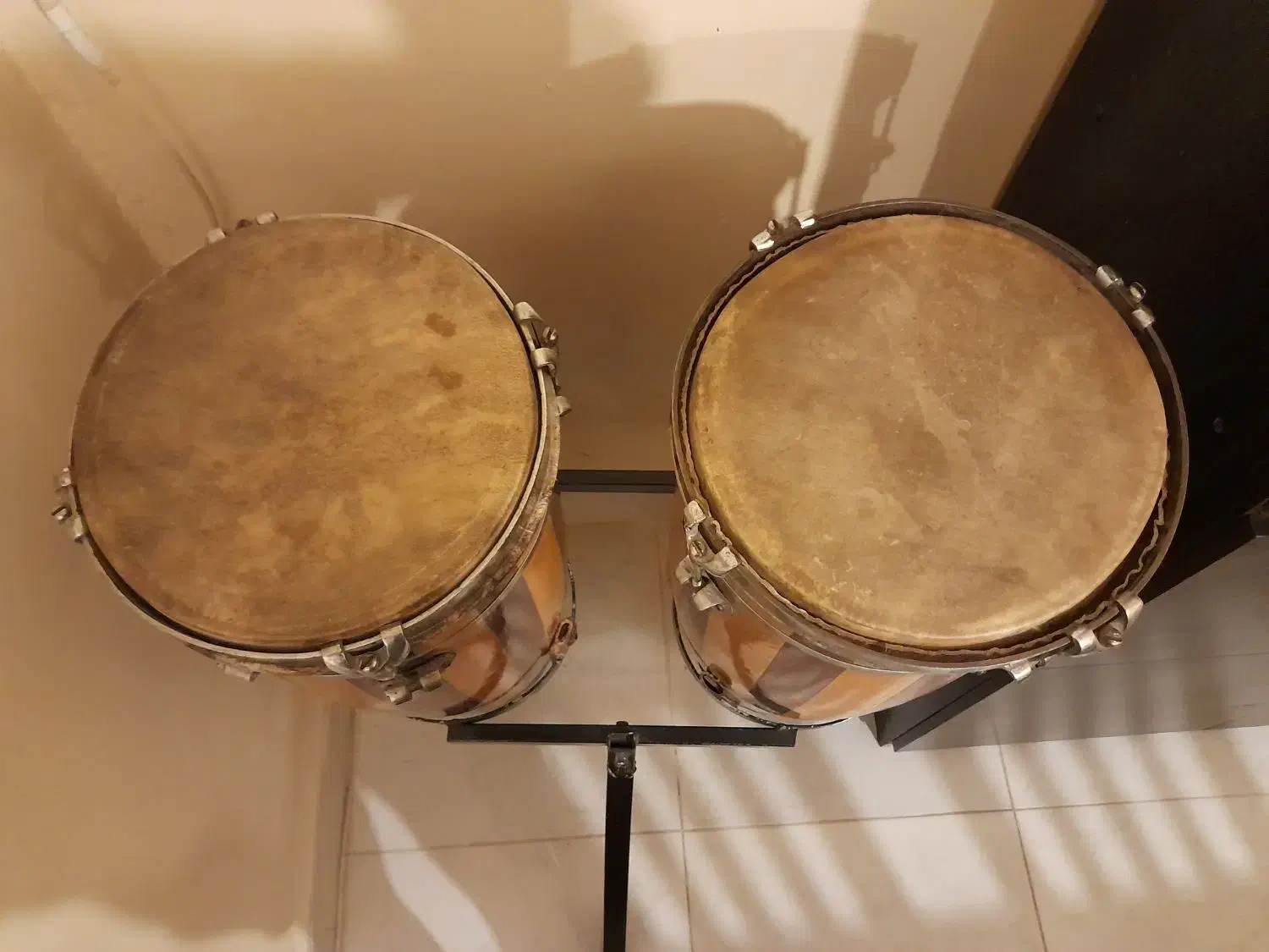 تومبا ازبا|درام و پرکاشن|اصفهان, جلفا|دیوار