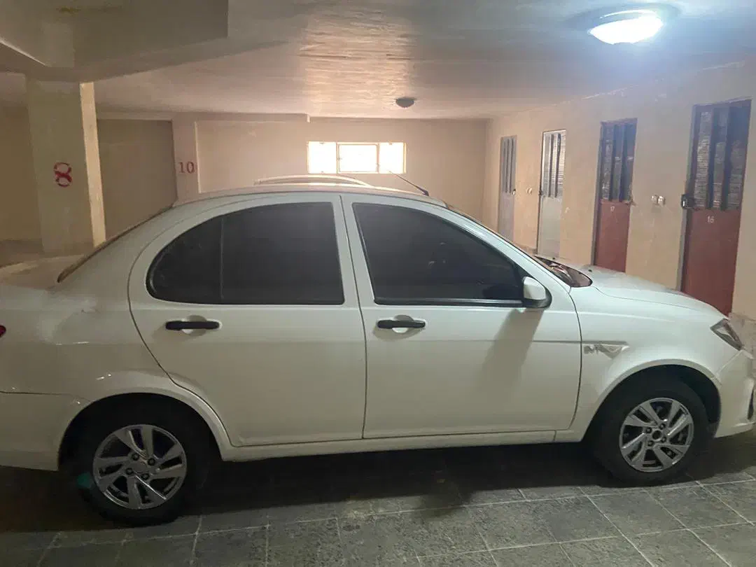 ساینا 402 اتوماتیک|خودرو سواری و وانت|پرند, فاز ۵|دیوار