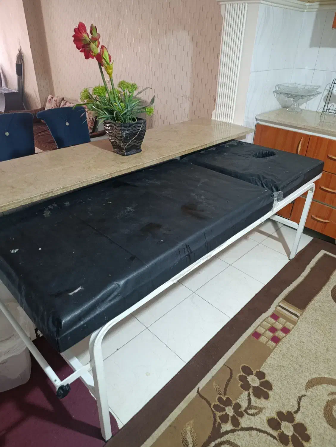 تخت ماساژ بالاش متحرک می‌باشد استفاده نشده|آرایشی، بهداشتی، درمانی|مشهد, هفده شهریور|دیوار