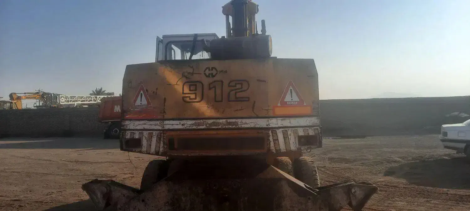 بیل لاستیکی لیبهر ۹۱۲|خودرو سنگین|سیرجان, |دیوار