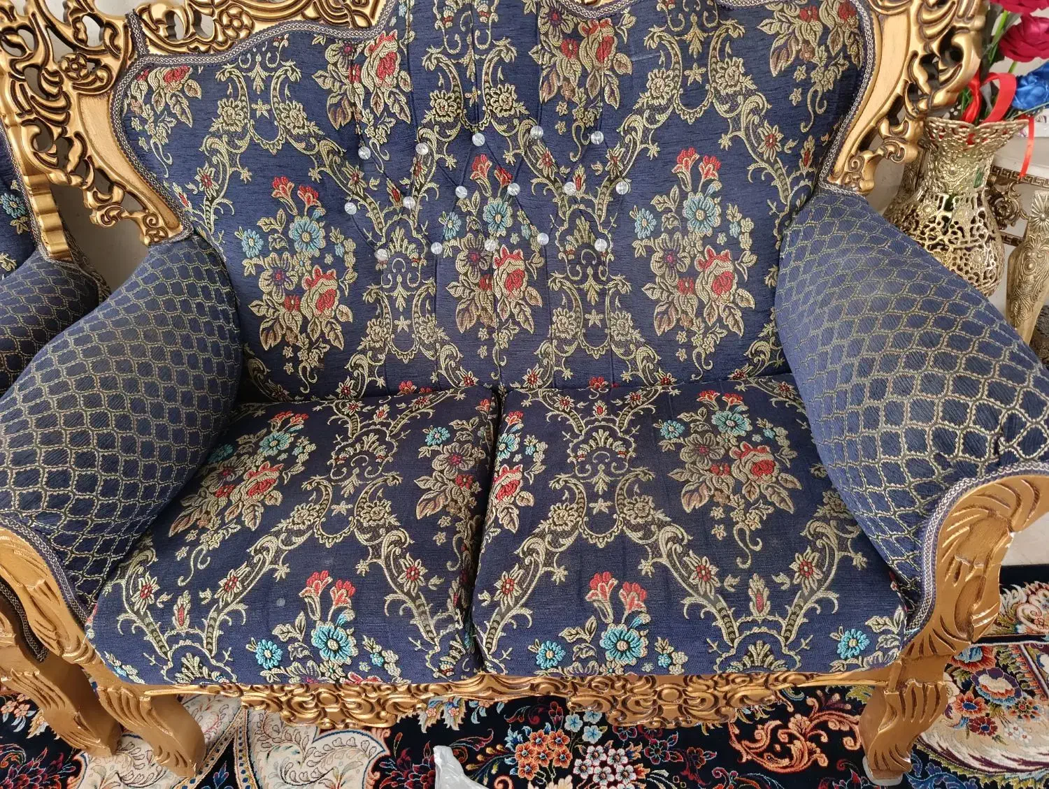 مبل هفت نفره درحدنو بدون کوچکترین پارگی چوب گردو|مبلمان خانگی و میز عسلی|هشتگرد, شهرک ولیعصر (مصلی)|دیوار