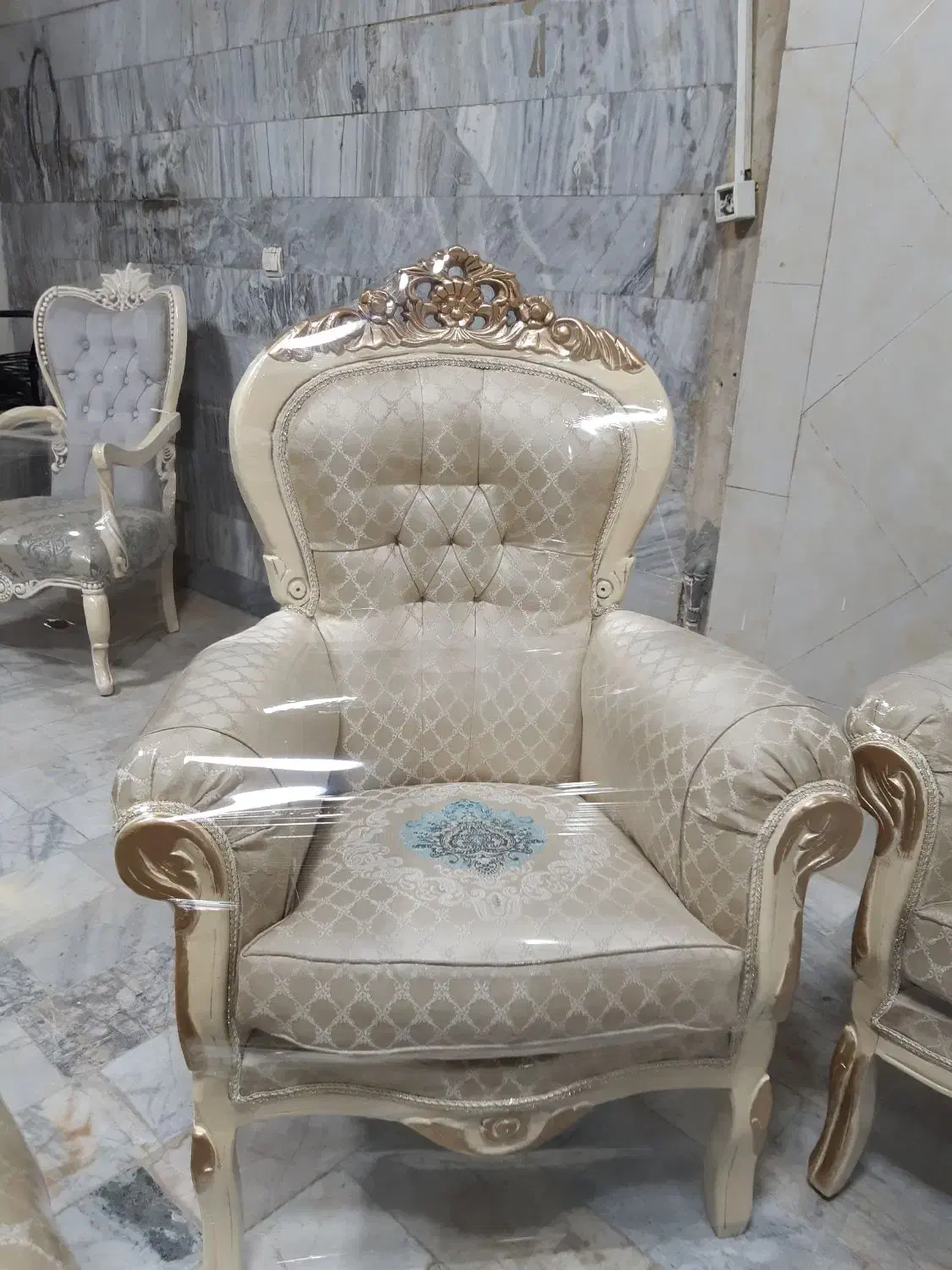 مبل استیل ۷نفره بهمراه جلومبلی درحد نو|مبلمان خانگی و میز عسلی|مشکیندشت, |دیوار