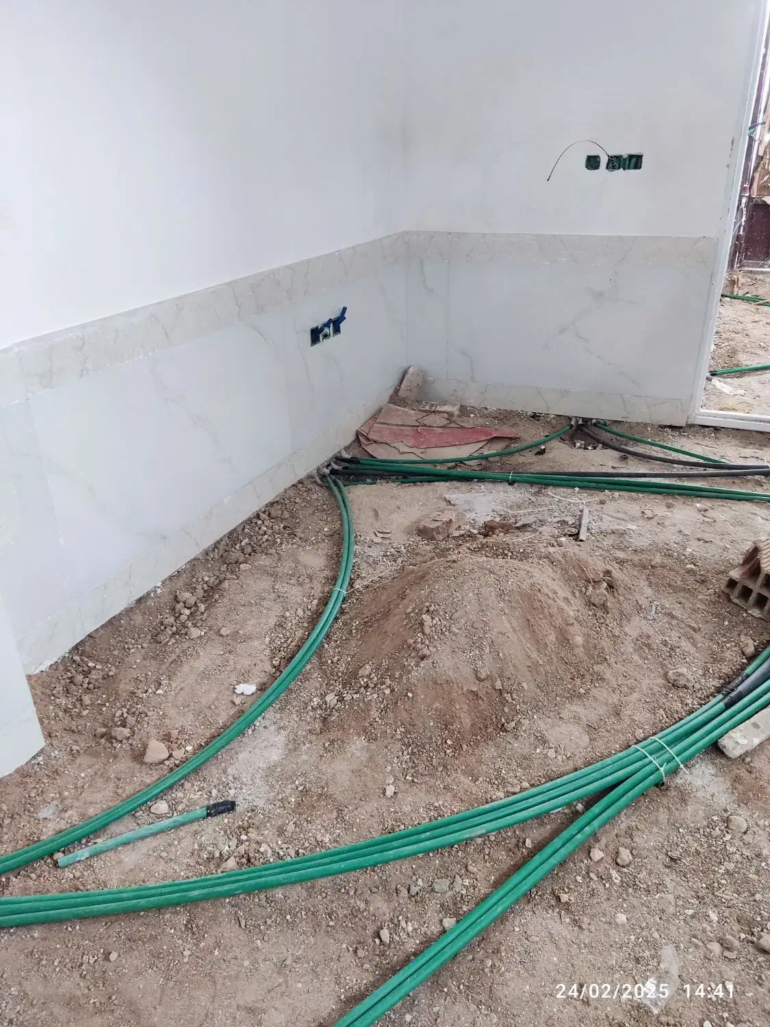 سیم کشی برق ساختمان و صنعتی نصب و تعمیر آیفون|خدمات پیشه و مهارت|مهاباد (آذربایجان غربی), |دیوار