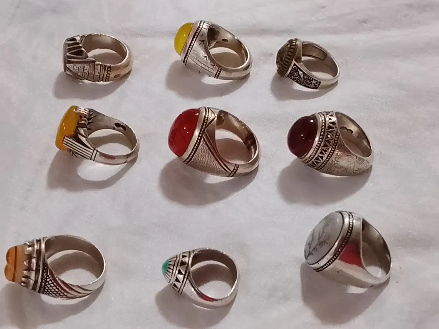 تعدادی انگشتر قدیمی|کلکسیون اشیاء عتیقه|ایجرود, |دیوار